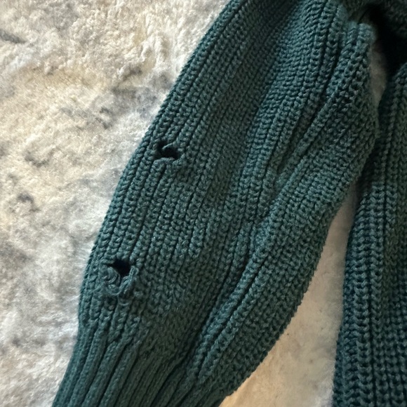 The Children’s Place: boys green sweater - 5T - Picture 2 of 4